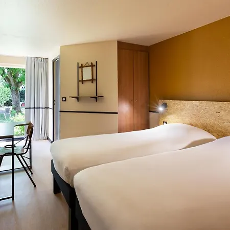 Greet La Garenne - Rénové Hotel