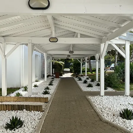 Greet La Garenne - Renove Szálloda 3*