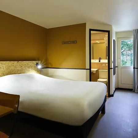 Szálloda Greet La Garenne - Renove 3*