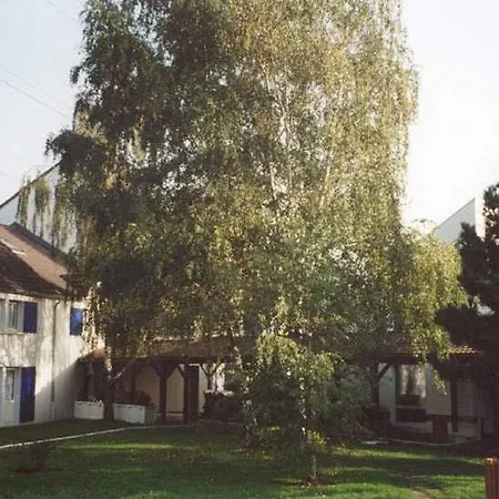 Szálloda Greet La Garenne - Renove